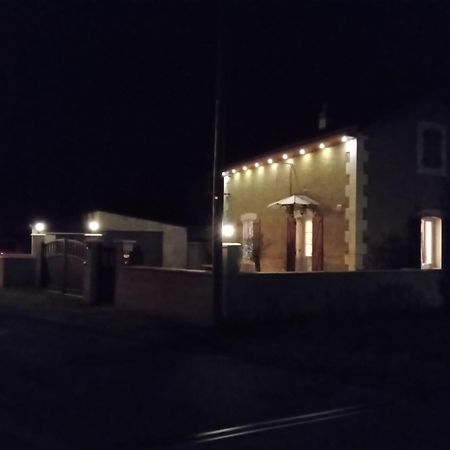 Le Petit Pays Apartman Montgivray Kültér fotó