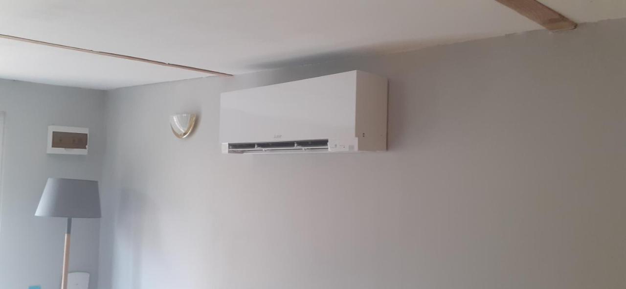 Le Petit Pays Apartman Montgivray Kültér fotó